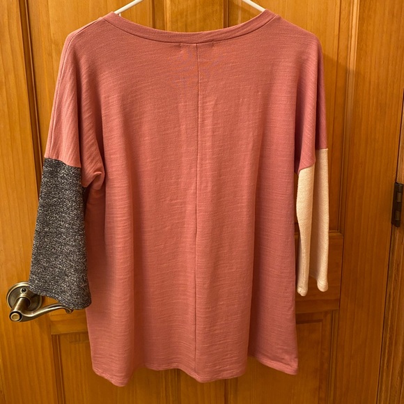 3/4 Sleeve Women’s Shirt from Francesca’s. Multi-colored Size M, never worn. - Picture 2 of 3